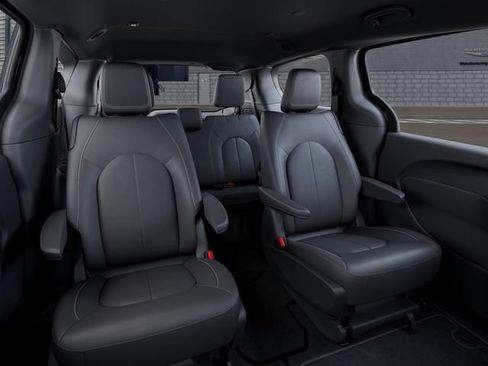 New 2027 Chrysler Pacifica Select AWD/4WD image 15