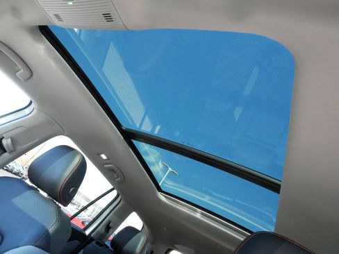 Certified 2024 Volkswagen Atlas Peak Edition SE AWD/4WD image 33