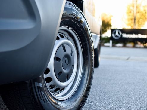 Used 2024 Mercedes-Benz Sprinter 2500 image 5