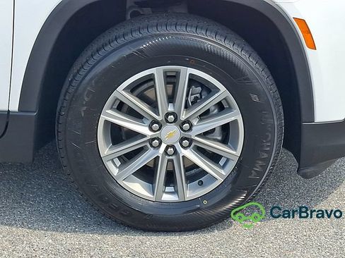 Used 2023 Chevrolet Traverse LT FWD image 8