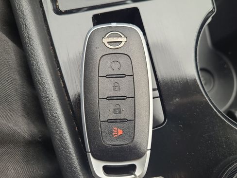 Used 2023 Nissan Rogue SV AWD/4WD image 33