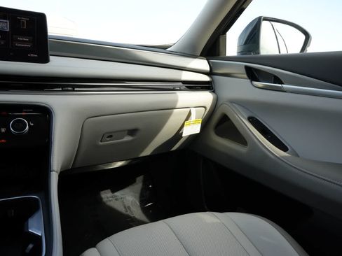 Certified 2027 INFINITI QX60 Pure w/ Cargo Package FWD image 8
