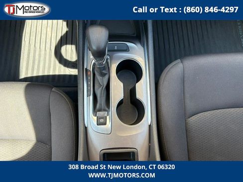 Used 2022 Chevrolet Malibu LT FWD image 19