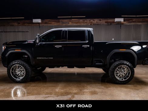Used 2023 GMC Sierra 2500 Denali w/ Denali Black Diamond Edition AWD/4WD image 5
