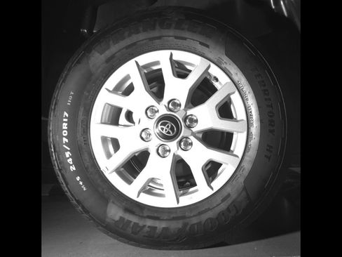 Used 2025 Toyota Tacoma SR5 AWD/4WD image 13