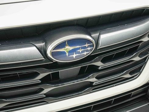 Used 2023 Subaru Outback Premium AWD/4WD image 9