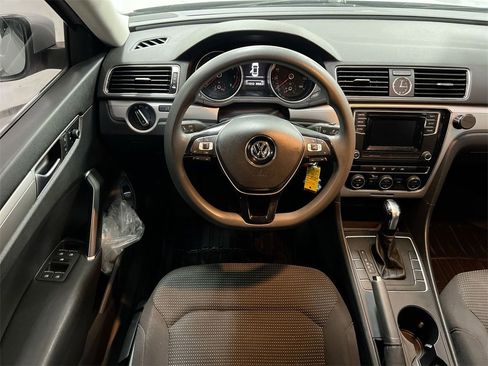 Used 2016 Volkswagen Passat 1.8T S image 19
