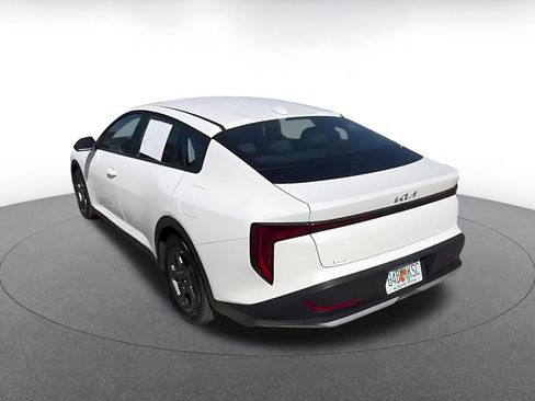 Used 2025 Kia K4 LXS image 11
