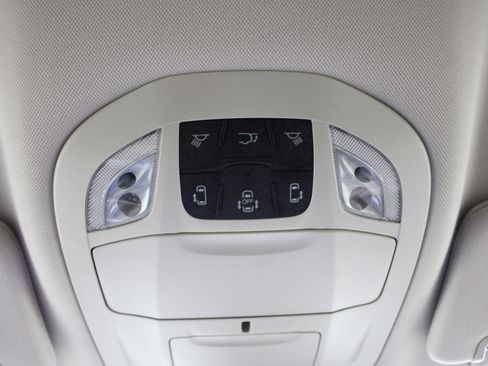 Used 2024 Chrysler Pacifica Touring-L FWD image 17