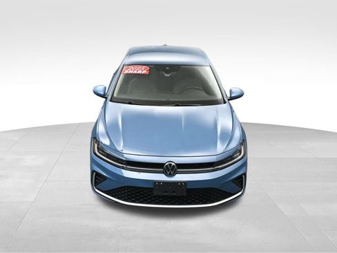 Used 2025 Volkswagen Jetta SE FWD image 38
