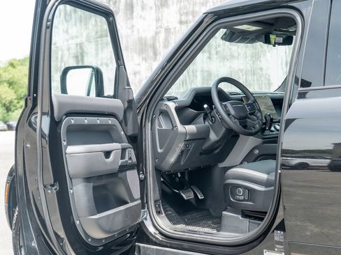 New 2026 Land Rover Defender 130 V8 AWD/4WD image 10