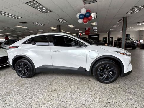 Certified 2026 Toyota C-HR AWD/4WD image 7