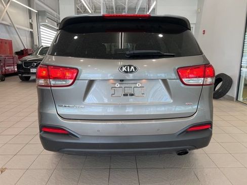 Used 2017 Kia Sorento AWD w/ LX Convenience Package image 6
