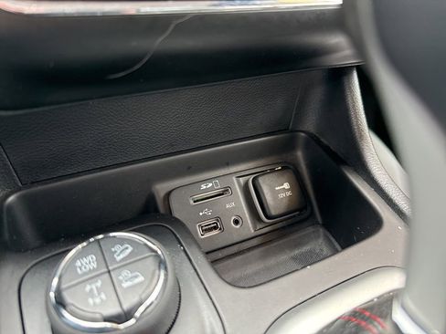 Used 2018 Jeep Cherokee Trailhawk w/ Cold Weather Group image 21