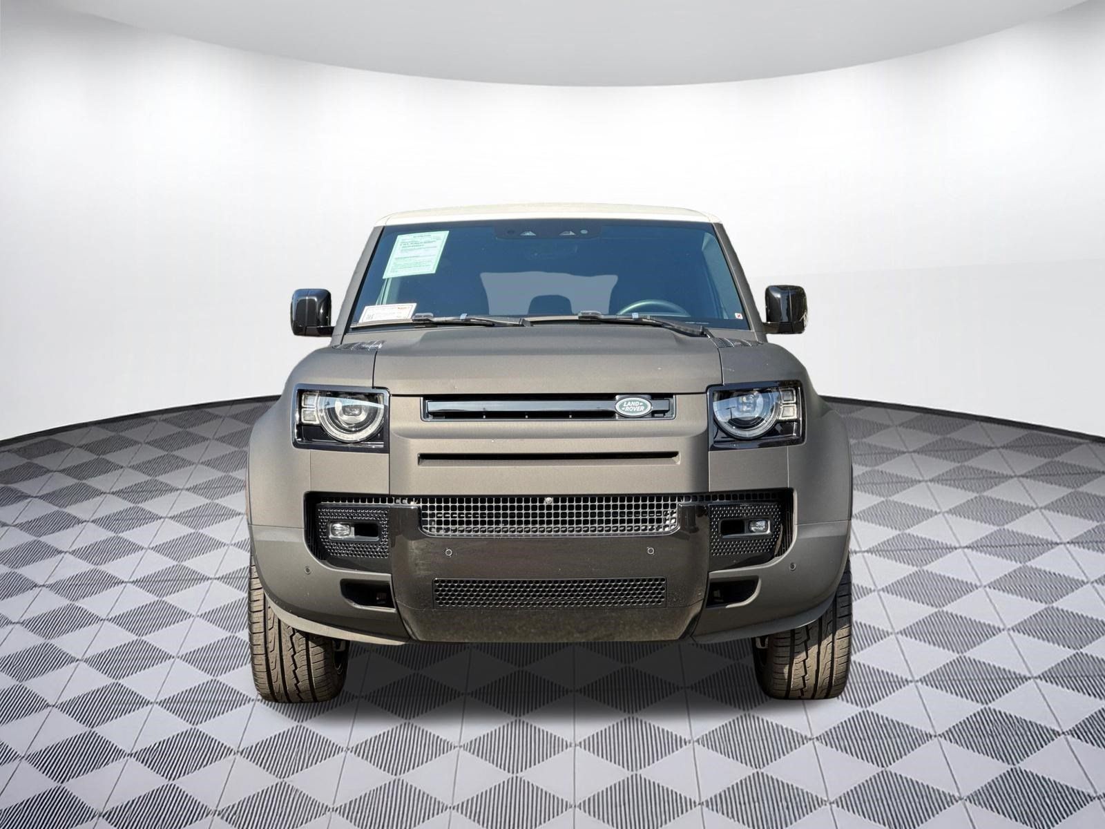 Used 2024 Land Rover Defender 110 X-Dynamic SE AWD/4WD image 6