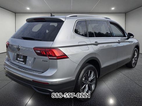 Used 2022 Volkswagen Tiguan SE image 3