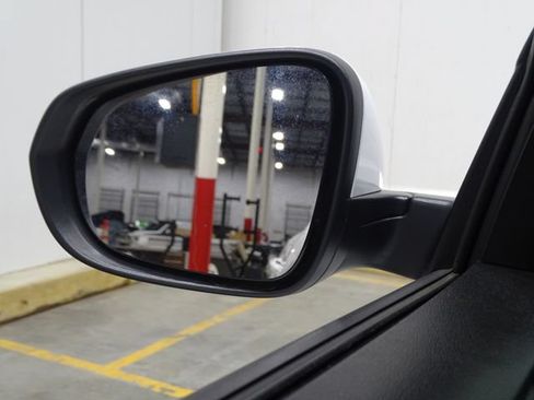 Used 2024 Chevrolet Trax LT FWD image 37