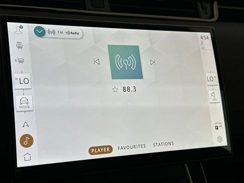 Used 2024 Land Rover Range Rover Evoque Dynamic SE image 17