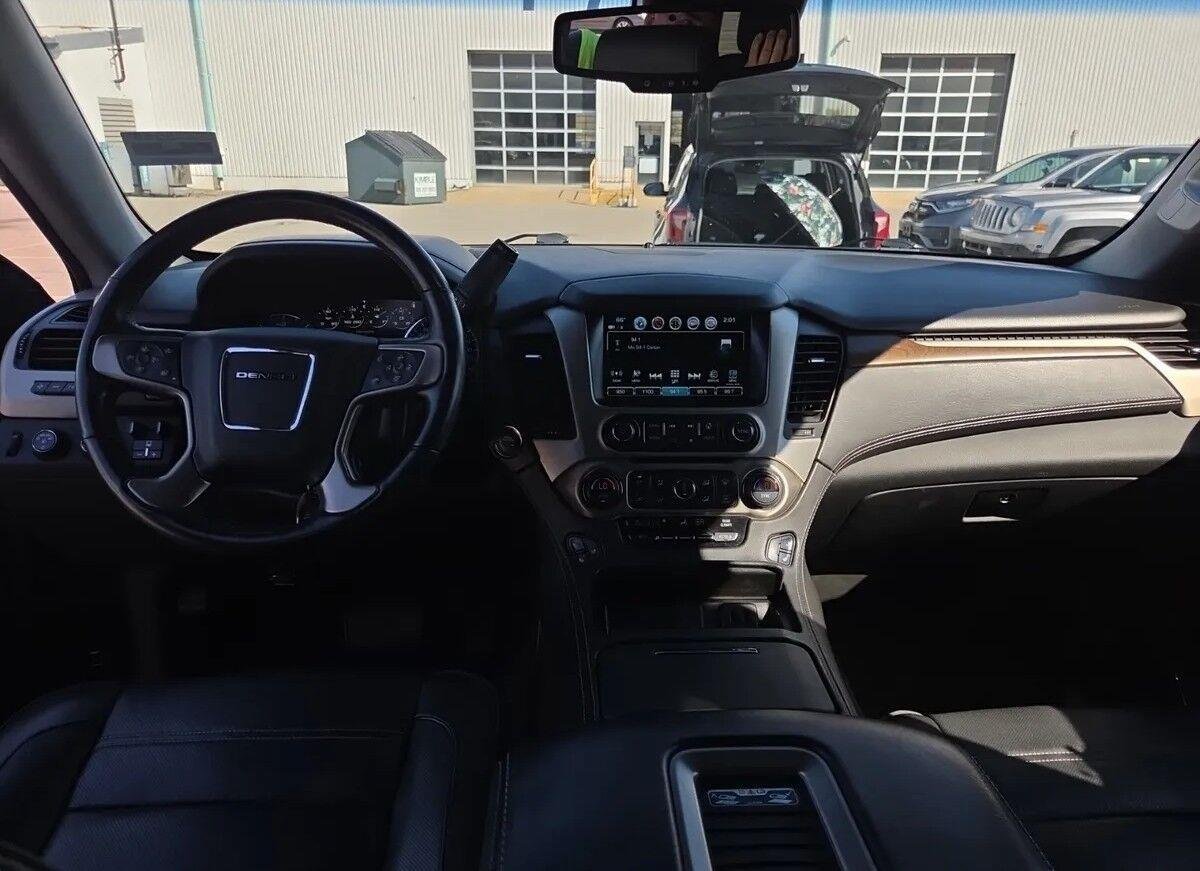 Used 2019 GMC Yukon Denali w/ Denali Ultimate Package AWD/4WD image 7