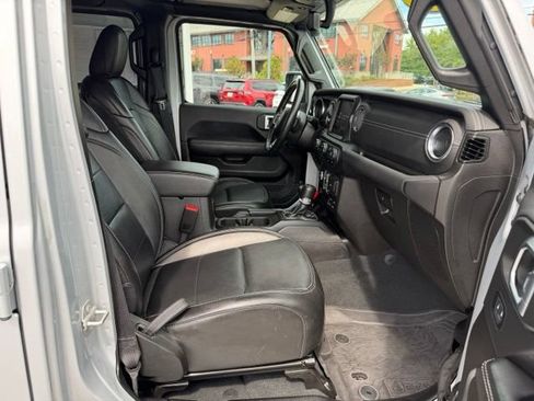 Used 2023 Jeep Wrangler Unlimited Sahara w/ Cold Weather Group AWD/4WD image 24