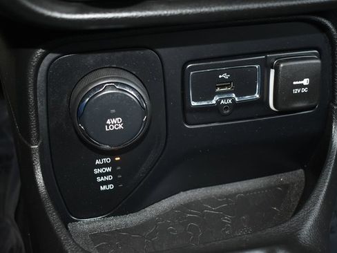 Used 2016 Jeep Renegade 75th Anniversary image 28