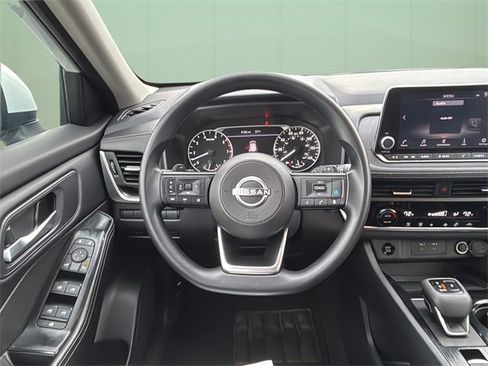 Used 2024 Nissan Rogue SV image 24