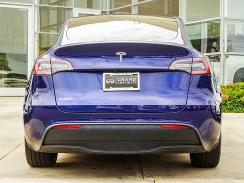 Used 2021 Tesla Model Y Long Range AWD/4WD image 10