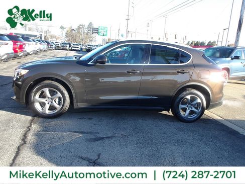 Used 2018 Alfa Romeo Stelvio AWD image 4