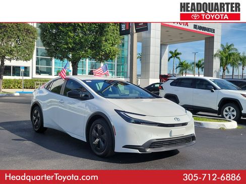 Used 2024 Toyota Prius LE image 1