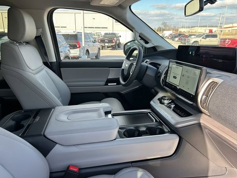 New 2026 Ford Expedition Active AWD/4WD image 15
