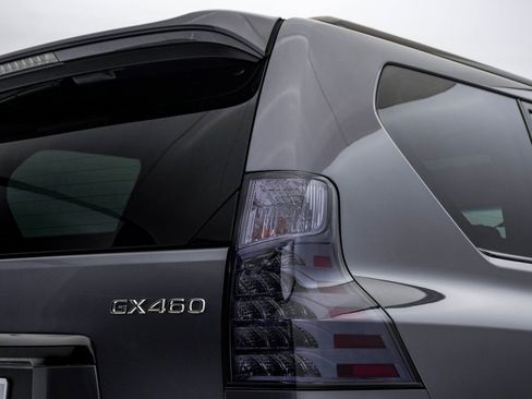 Used 2023 Lexus GX 460 Premium w/ Premium Package image 13