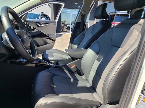 Used 2023 Kia Niro EX image 14