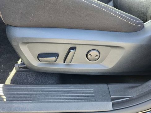 Used 2025 Nissan Rogue SV image 18