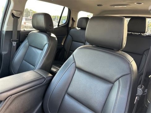 Used 2023 GMC Acadia SLT image 20