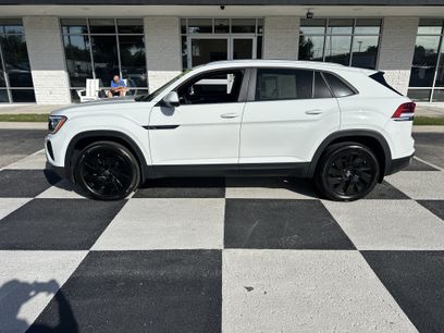Used 2025 Volkswagen Atlas Cross Sport SE w/ Panoramic Sunroof Package