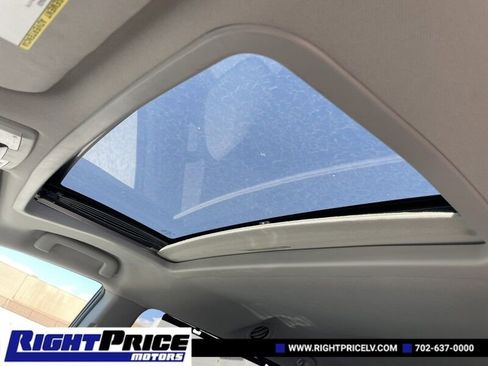 Used 2017 Toyota Sienna XLE image 27