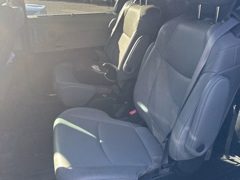 Used 2022 Toyota Sienna XLE w/ XLE Plus Package image 13