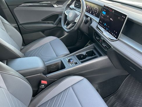 New 2026 Volkswagen Tiguan SE R-Line FWD image 14