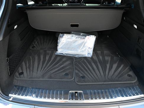 Used 2025 Porsche Cayenne Turbo AWD/4WD image 45