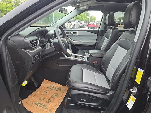 Used 2024 Ford Explorer XLT w/ Equipment Group 202A AWD/4WD image 6