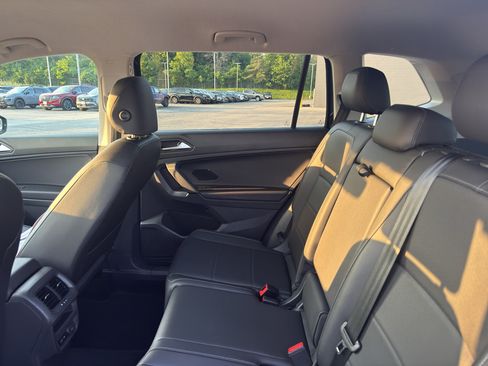 Used 2019 Volkswagen Tiguan SEL AWD/4WD image 33