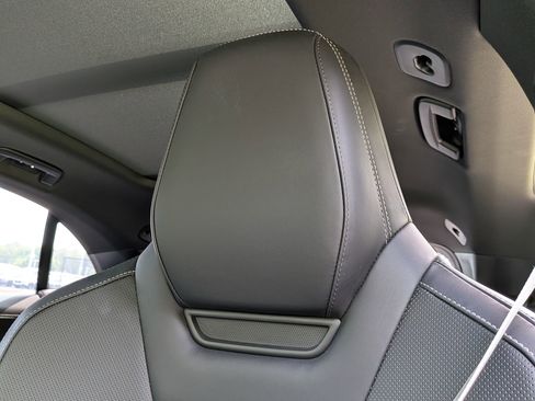 Certified 2025 Porsche Macan Electric RWD image 6