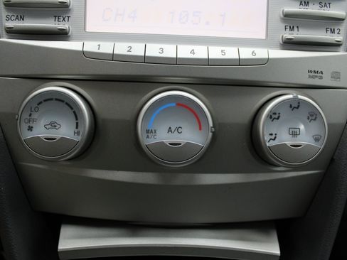 Used 2011 Toyota Camry LE image 41