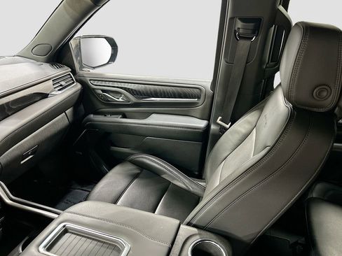 Used 2024 GMC Yukon XL Denali w/ Advanced Technology Package image 25