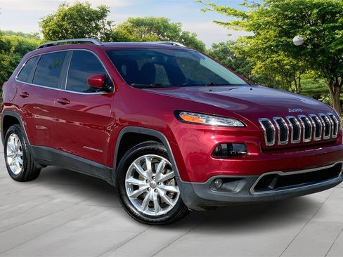 Used 2017 Jeep Cherokee Limited image 3