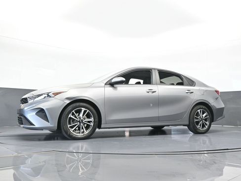 Used 2023 Kia Forte LXS image 48