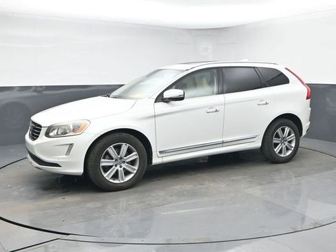 Used 2016 Volvo XC60 T6 w/ Proximity Package image 4