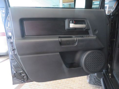 Used 2014 Toyota FJ Cruiser 4WD w/ Upgrade Package image 14