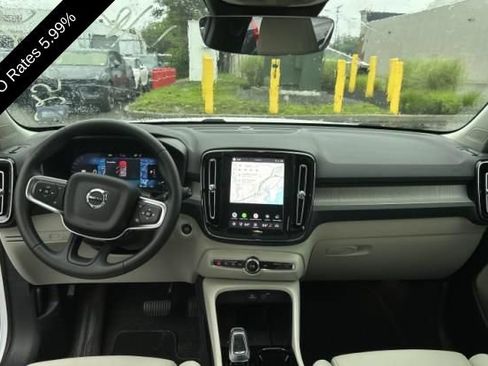 Used 2025 Volvo XC40 B5 Ultra AWD/4WD image 14