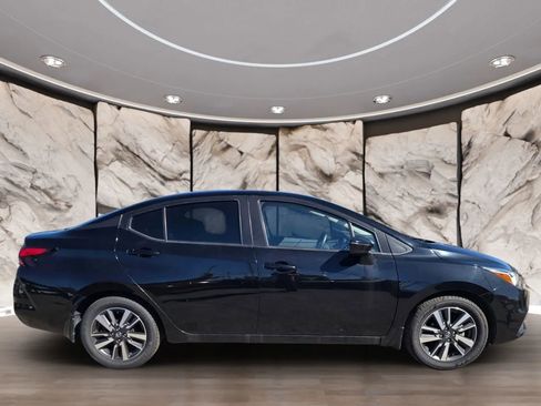 Used 2020 Nissan Versa SV image 4